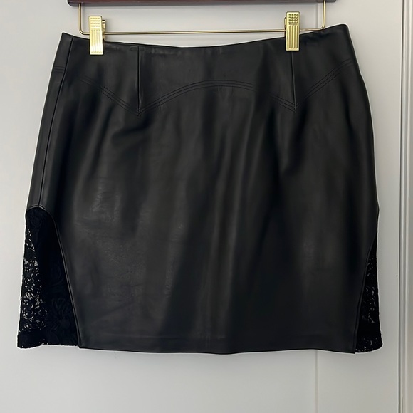 Size 6 black leather skirt with lace inserts on side - Picture 1 of 8